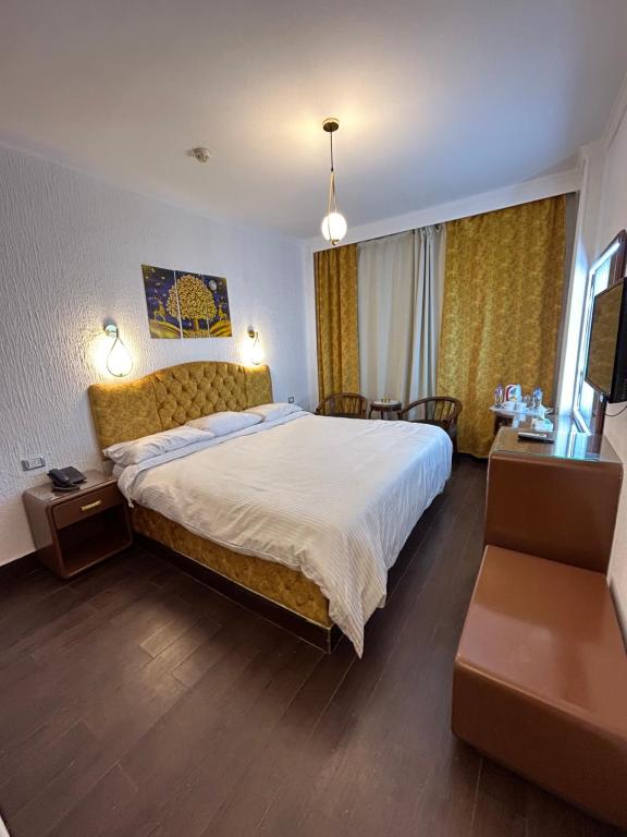 img-hotel